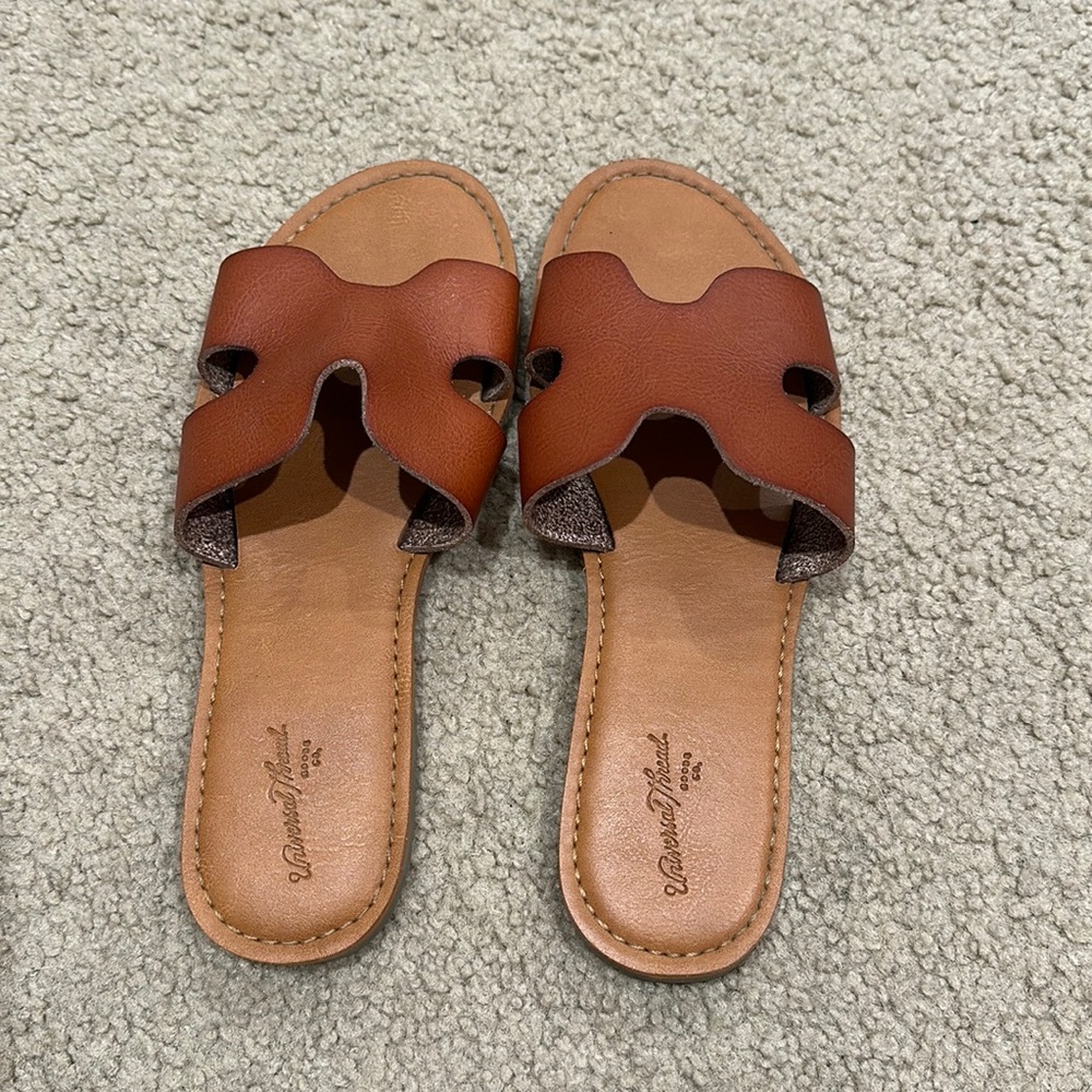 Universal Thread Women’s brown Camel flat slides Size 6